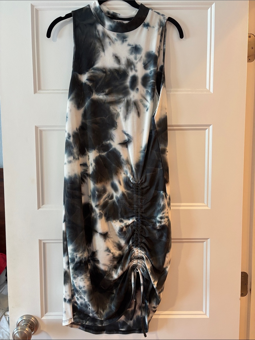 Sleeveless Tie-Dye Ruched Midi Dress - Black & White